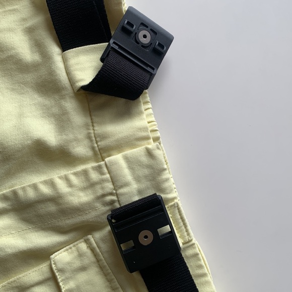 Aritzia - TNA - high waisted cargo shorts with belt - size XS - never been worn - Picture 3 of 8